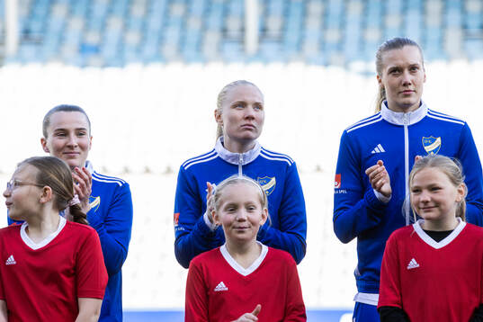 IFK Norrköpings Carrie Jones, Elin Rombing och Ebba