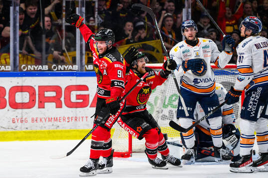 Luleås Brian O'neil jublar