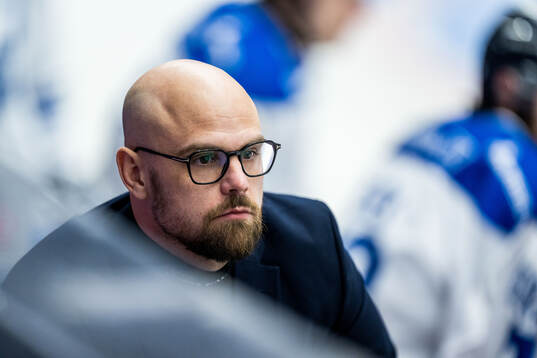 Karlskogas tränare Dennis Hall