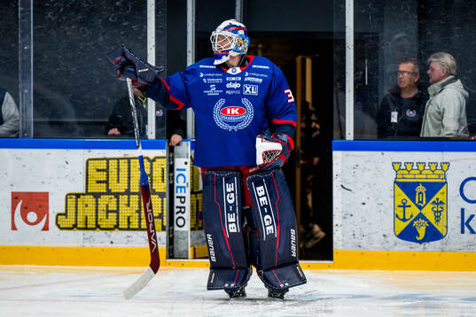 Oskarshamns målvakt Evan Cowley deppar