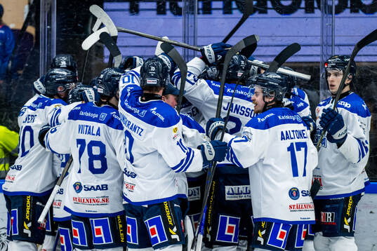Karlskoga spelare jublar