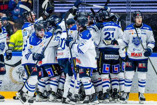 Karlskoga spelare jublar