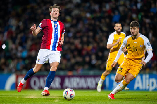 Sander Berge of Norway and Victor Mudrac of Moldova