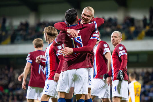Aron Dønnum of Norway celebrates with teammate Erling
