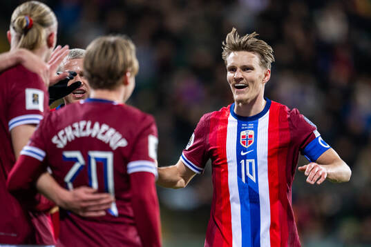 Martin Ødegaard celebrates with teammates