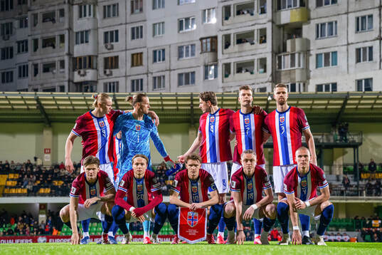 The starting eleven of Norway pose for a team photo