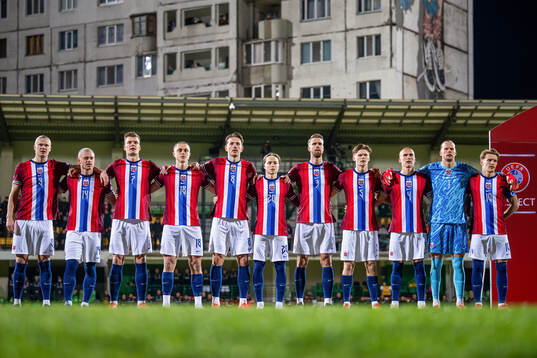 Players of Norway line up