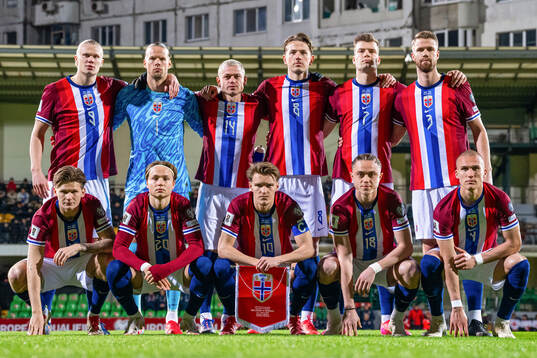 The starting eleven of Norway pose for a team photo