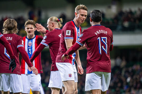 Aron Dønnum of Norway celebrates with teammate Torbjørn