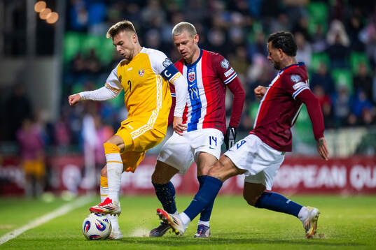 Oleg Reabciuk of Moldova, Julian Ryerson of Norway and Aron