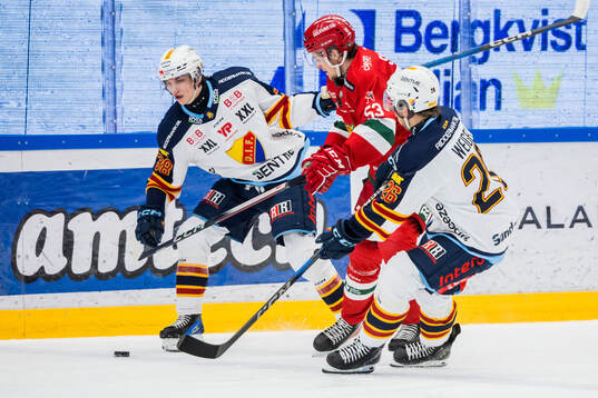 Djurgårdens Victor Eklund och Moras Lukas Smith