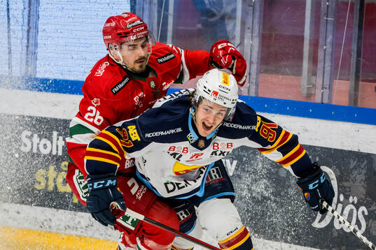 Moras Eero Teräväinen och Djurgårdens Tyler Kelleher