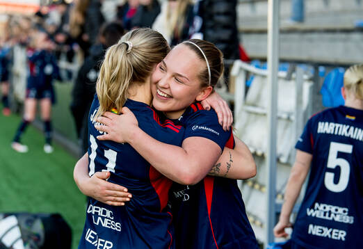 Rosengårds Emma Jansson och Oona Sevenius jublar