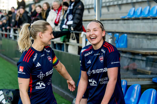 Rosengårds Emma Jansson och Oona Sevenius jublar