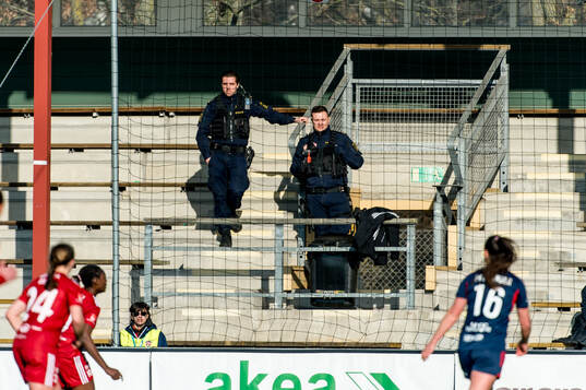 Poliser på plats
