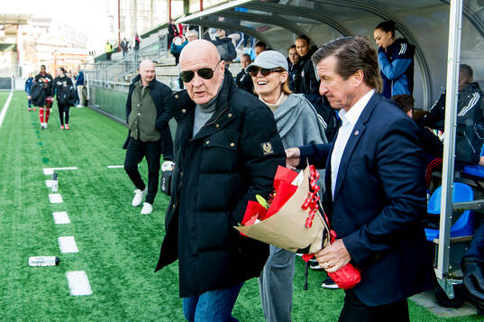 Rosengårds ordförande Håkan Wifvesson tackar av Erling