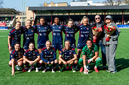 Rosengårds spelare ställer upp på en lagbild