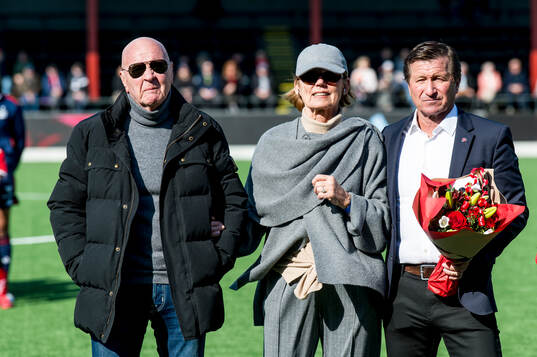Rosengårds ordförande Håkan Wifvesson tackar av Erling