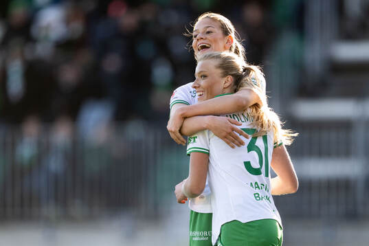 Hammarbys Smilla Holmberg jublar med Bella Andersson