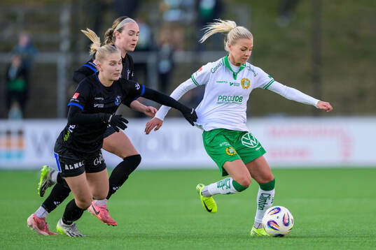 Hammarbys Lotta Ökvist och Växjö DFFs Larkin Russel och