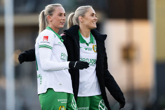 Hammarbys Ellen Wangerheim och Alice Carlsson  jublar