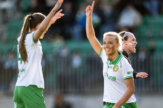 Hammarbys Smilla Holmberg jublar med Bella Andersson