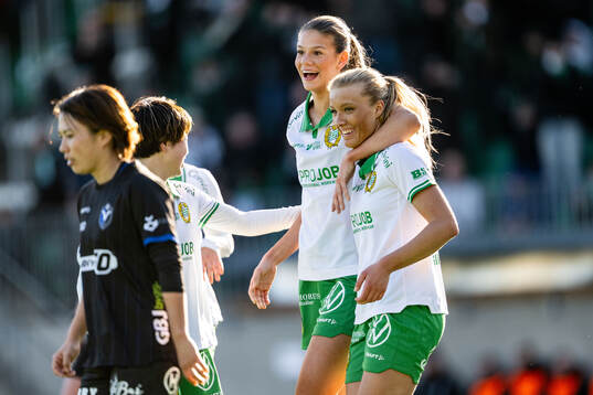 Hammarbys Smilla Holmberg jublar med Bella Andersson