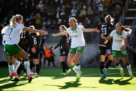 Hammarbys Smilla Holmberg jublar med Stina Lennartsson och