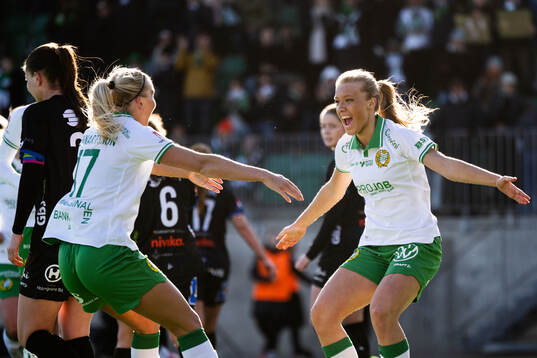 Hammarbys Smilla Holmberg jublar med Stina Lennartsson