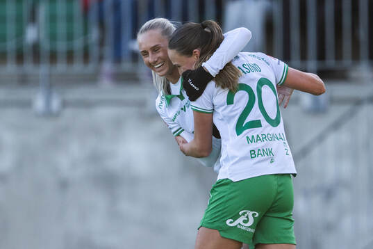 Hammarbys Ellen Wangerheim jublar med Vilde Hasund