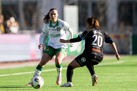 Hammarbys Smilla Vallotto och Växjö DFFs Miho Kamogawa