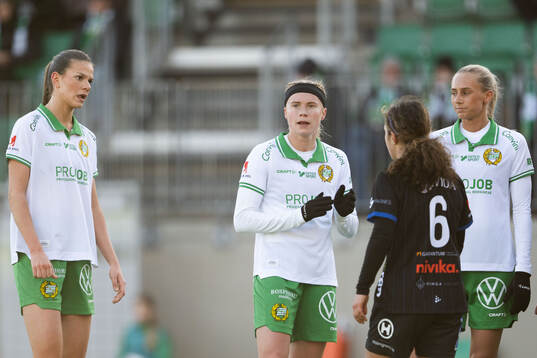 Hammarbys Bella Andersson, Julie Blakstad och och Ellen
