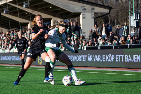 Växjö DFFs Tilde Johansson och Hammarbys Julie Blakstad