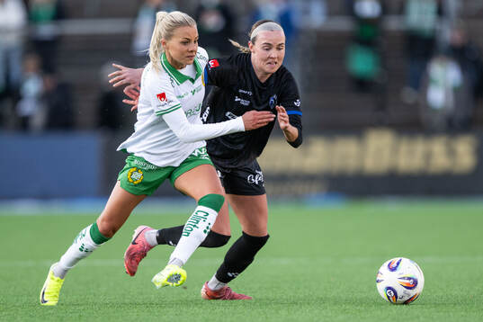 Hammarbys Lotta Ökvist och Växjö DFFs Larkin Russel