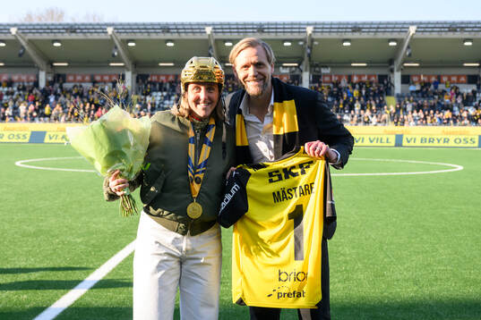 Frölundas lagkapten Hanna Olsson och Häckens klubbchef