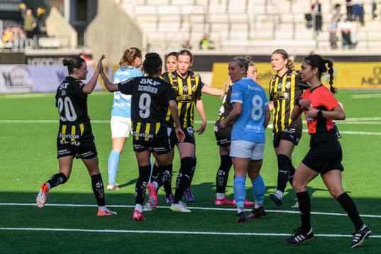 Häckens Felicia Schröder jublar