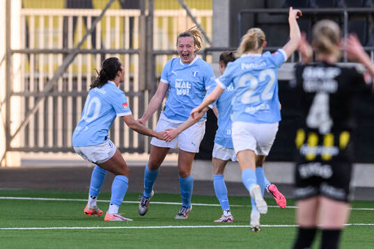 Malmös Sara Kanutte Fornes jublar med lagkamrater
