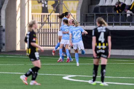 Malmös Sara Kanutte Fornes jublar med lagkamrater
