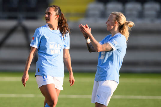 Malmös Izzy D Aquila och Nathalie Hoff Persson jublar