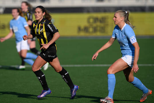 Häckens Carly Wickenheiser  och Malmös Nellie Lilja