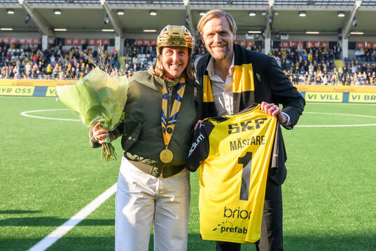 Frölundas lagkapten Hanna Olsson och Häckens klubbchef