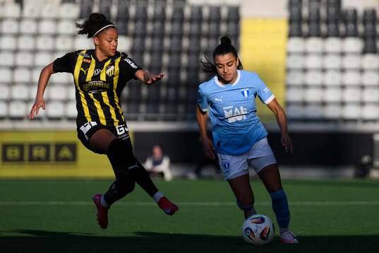 Häckens Felicia Schröder  och Malmös Inés Belloumou