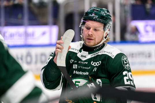 Färjestads Oskar Steen deppar