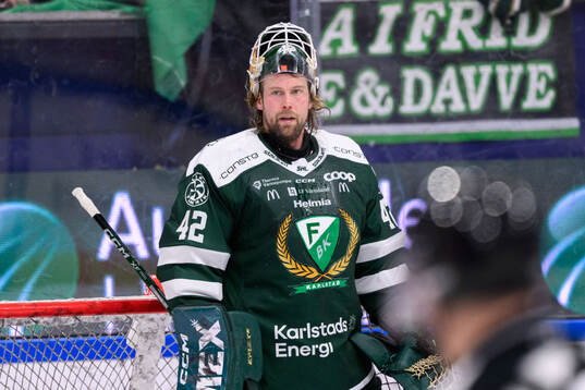Färjestads målvakt Anders Lindbäck deppar