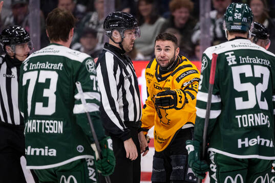 Färjestads Adam Ollas Mattsson och Skellefteås Martins