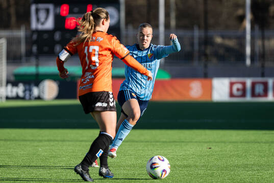 Kristianstads Emma Petrovic och Djurgårdens Elin Westlund
