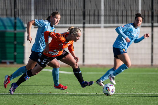 Kristianstads Katla Tryggvadottir och Djurgårdens Elsa