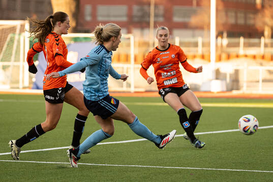 Djurgårdens Mimmi Larsson och Kristianstads Sofia Reidy