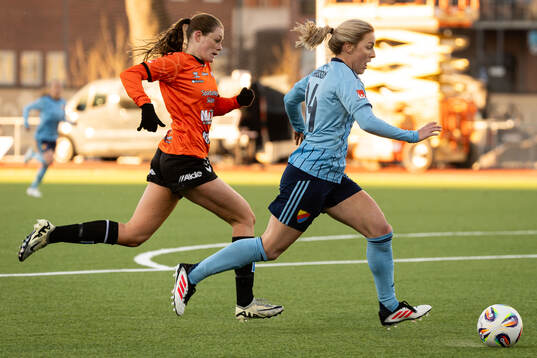 Djurgårdens Mimmi Larsson och Kristianstads Sofia Reidy