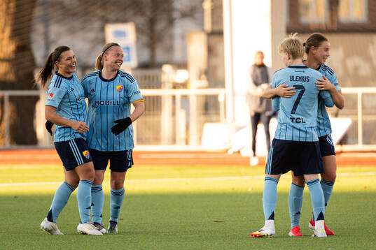 Djurgårdens Alexsandra Lobanova, Therese Åsland, och